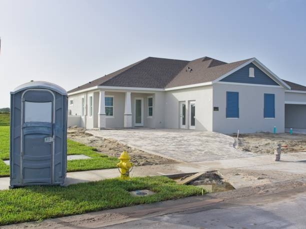 Best Portable bathroom rental  in West Bradenton, FL